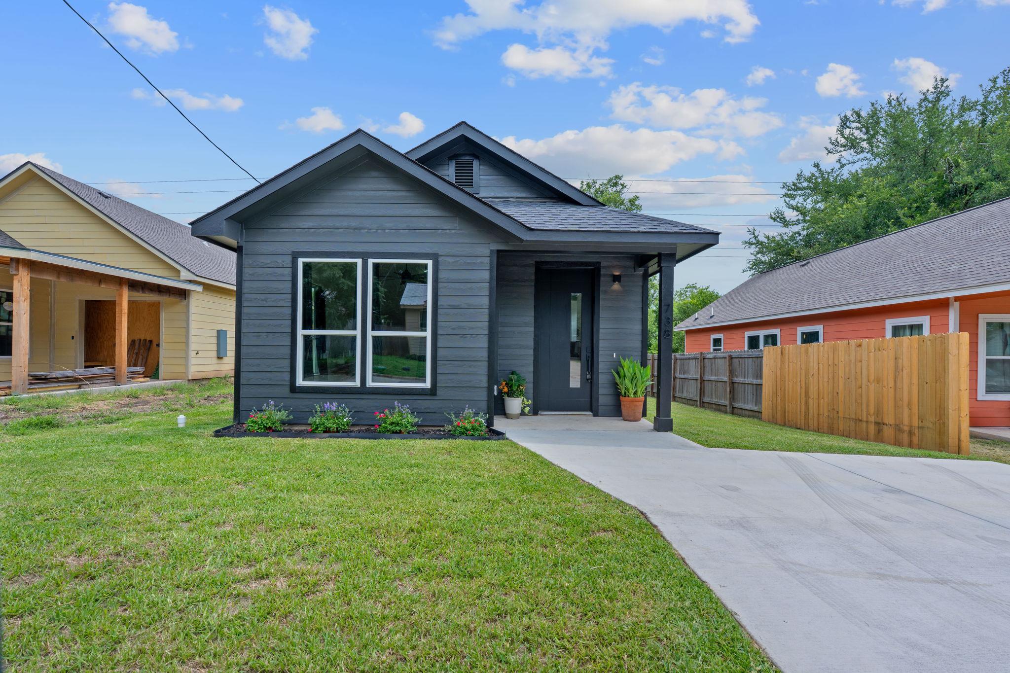 738 Chihuahua ST