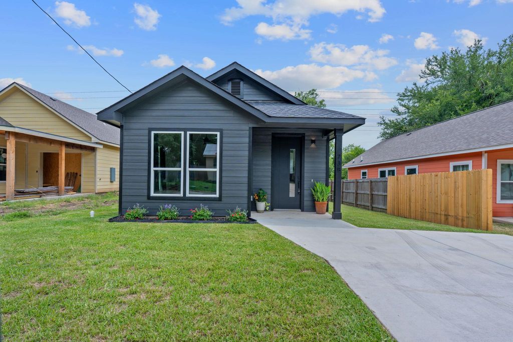 Photo of 738 Chihuahua ST, Lockhart, TX 78644 (MLS # 3245950)