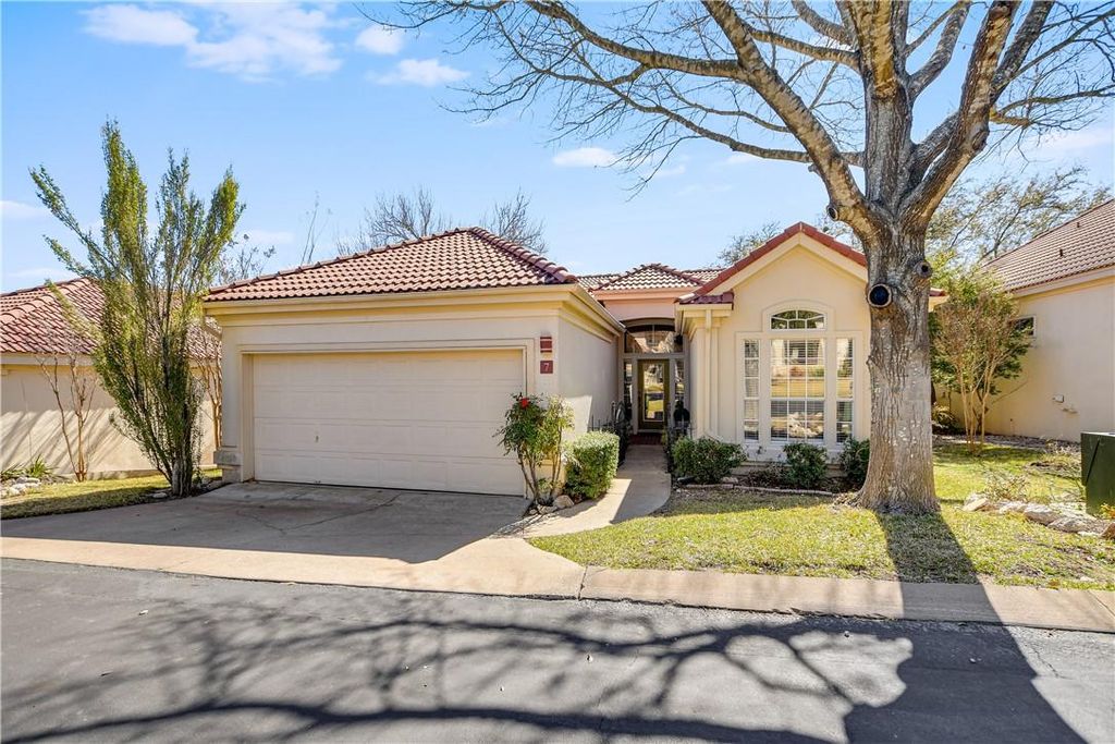 Photo for 7 Tourney LN, The Hills, TX 78738 (MLS # 2979703)