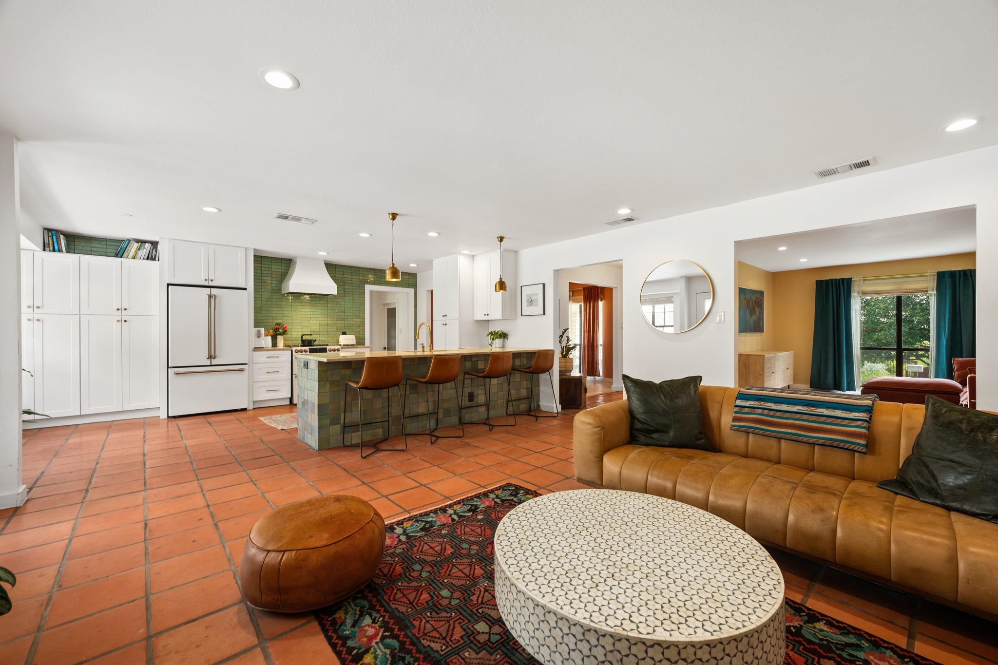 6206 Highland Hills DR