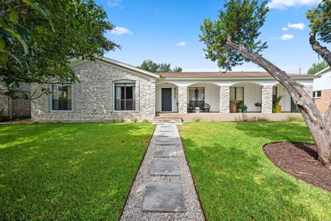Photo of 6206 Highland Hills DR, Austin, TX 78731 (MLS # 3445657)