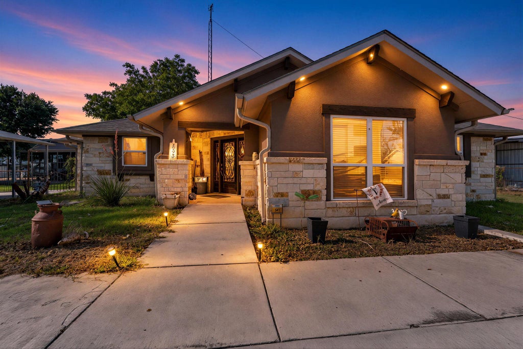 Photo of 343 E Jackson ST, Bartlett, TX 76511 (MLS # 6341004)