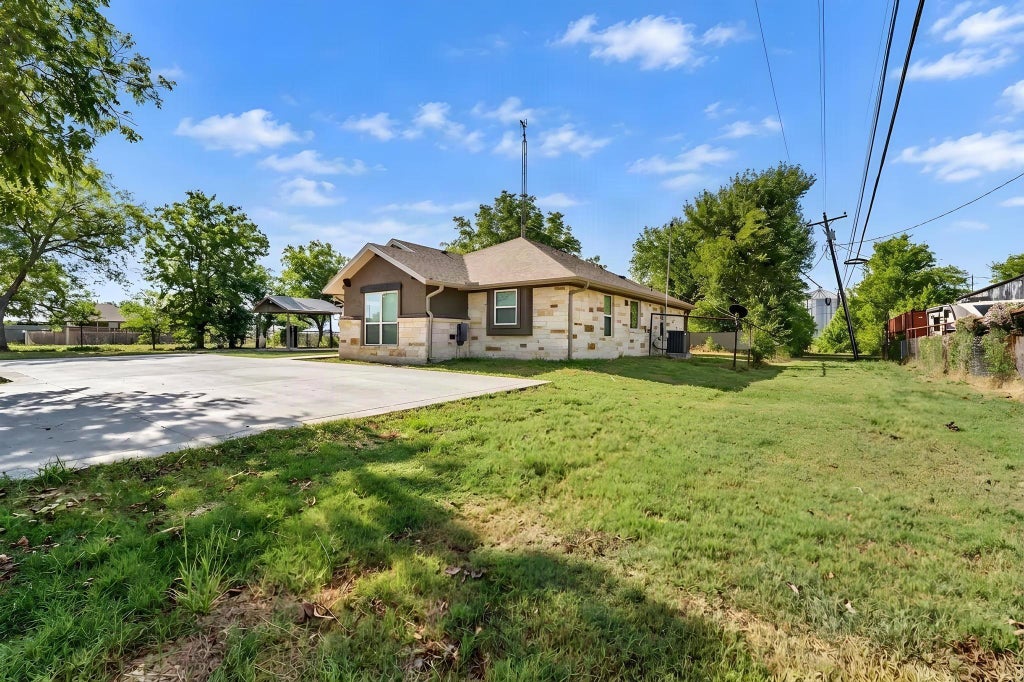 Photo of 343 E Jackson ST, Bartlett, TX 76511 (MLS # 6341004)