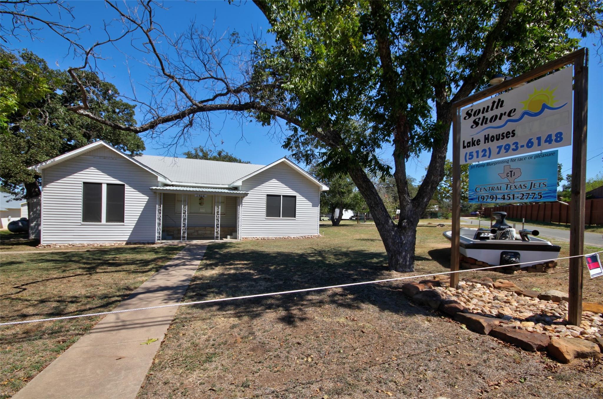 1504 Ranch Road 261