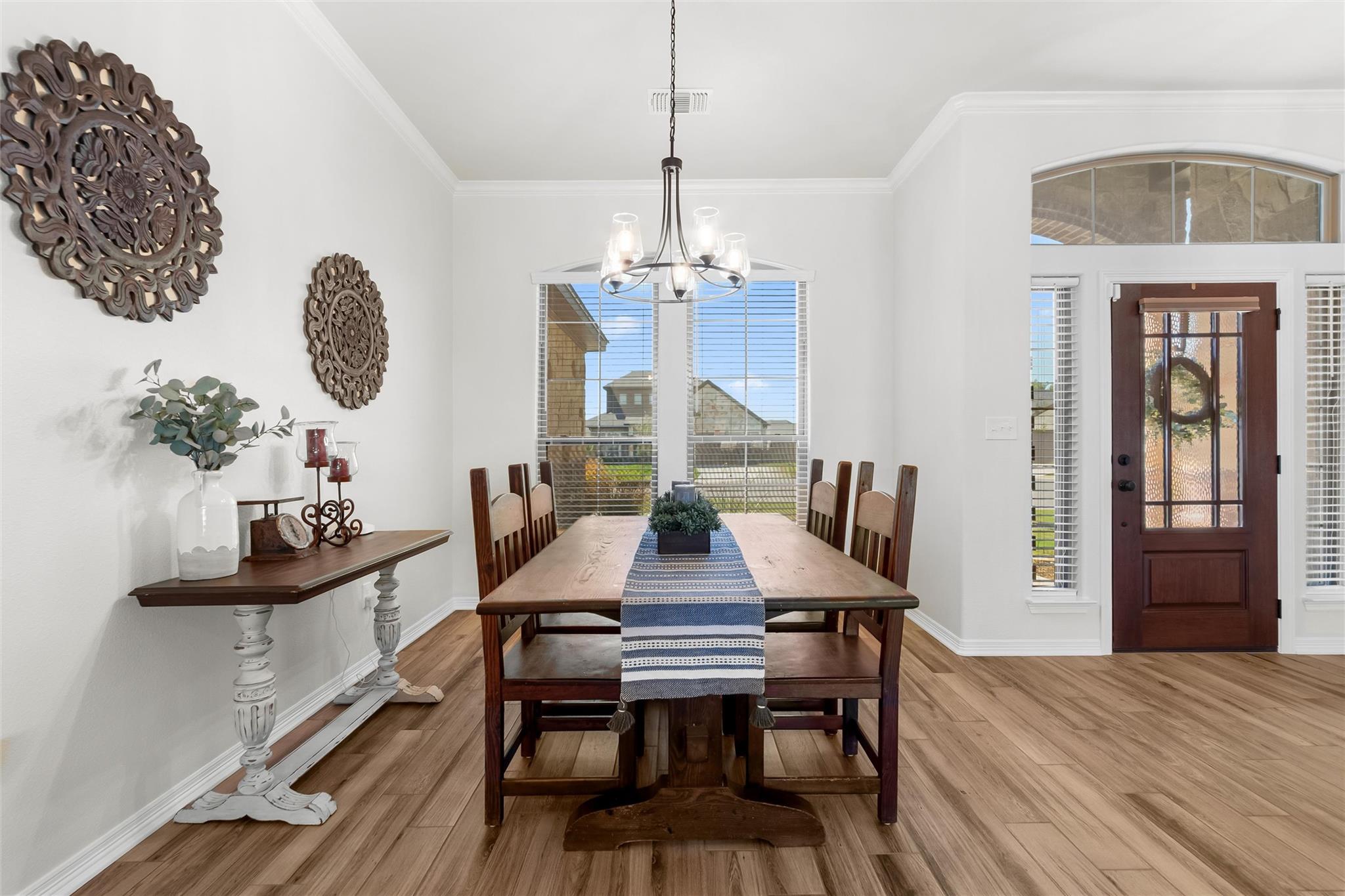 812 Eagle Crest CV