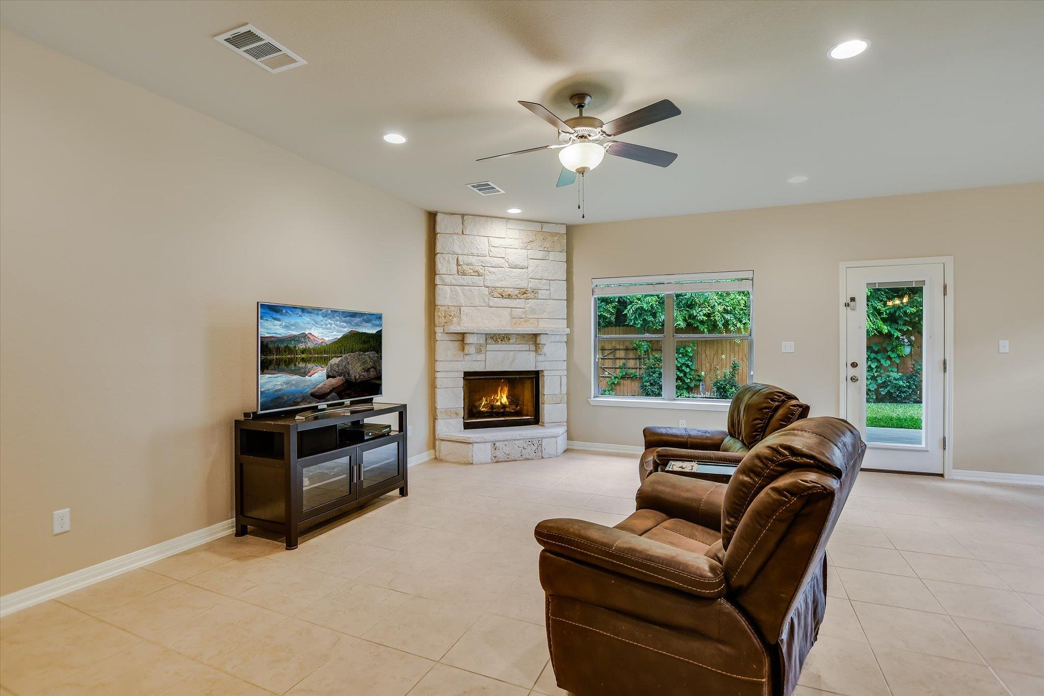 1015 Brayden CV