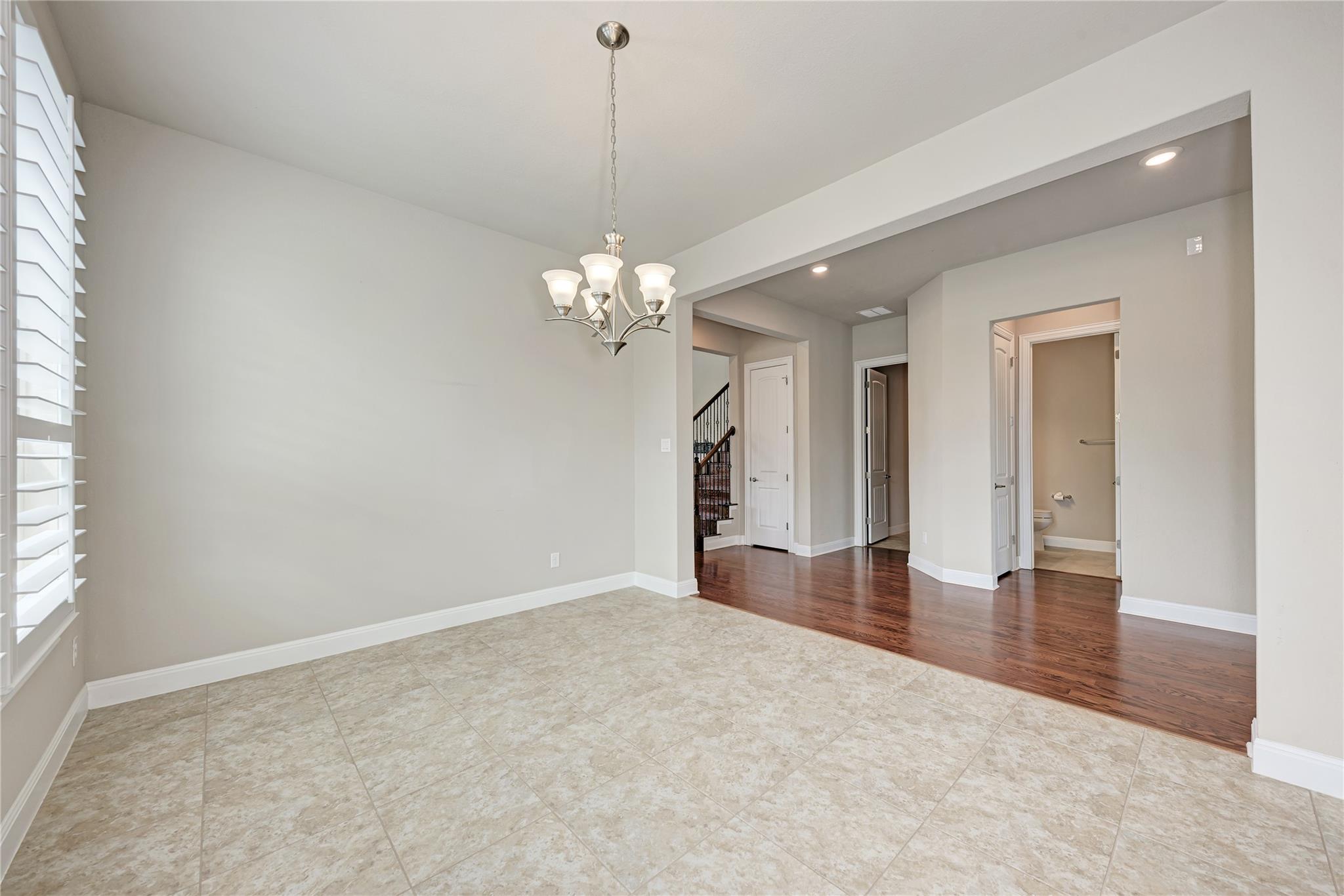 709 Critty LN