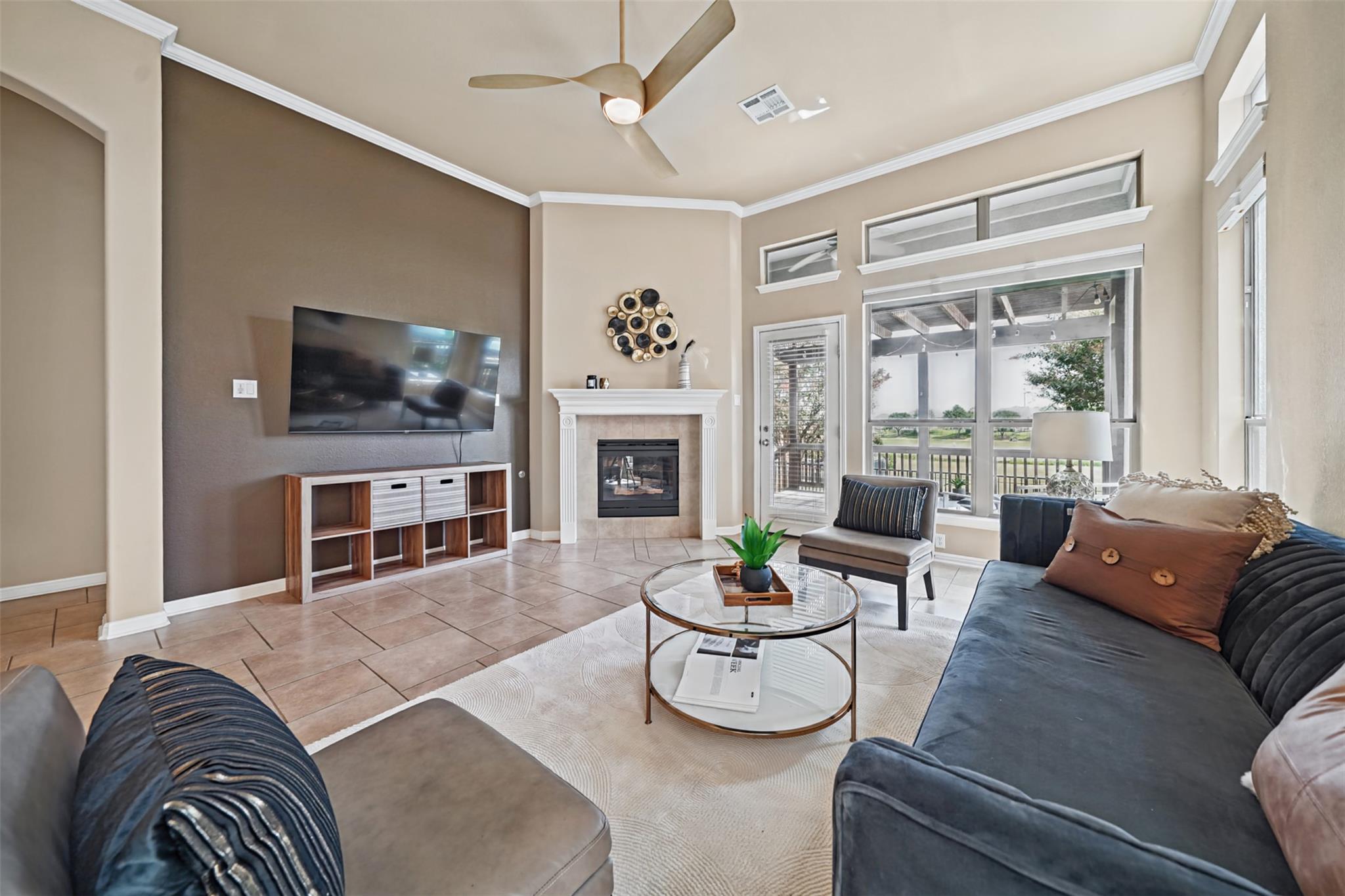 1915 Kempwood LOOP