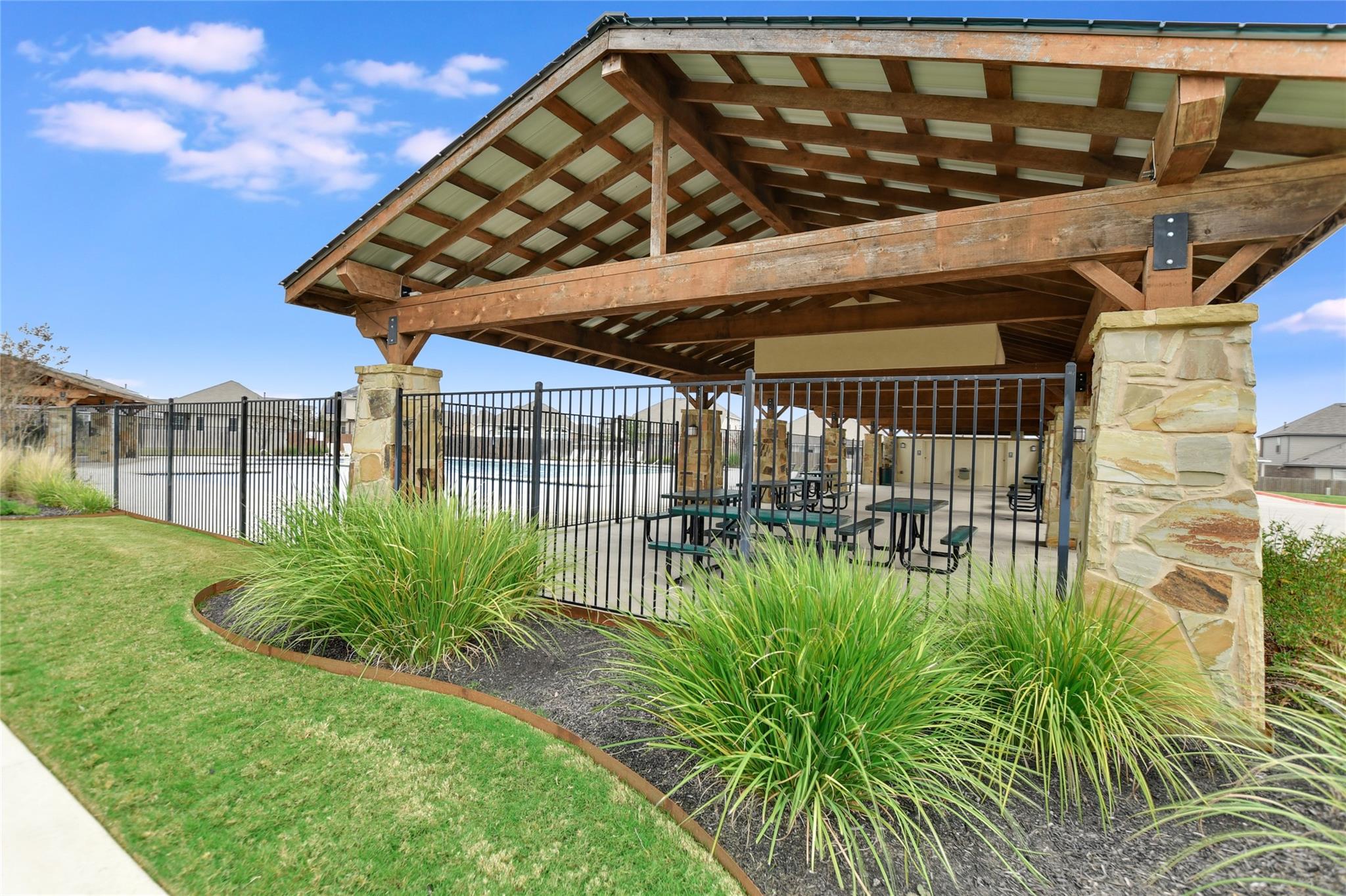 Round Rock, Texas 78665, United States, 4 Bedrooms Bedrooms, ,3 BathroomsBathrooms,Residential,Pending,38185