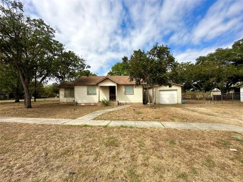 A home in Luling