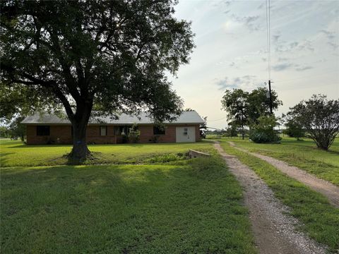 429 Camelback RD La Grange TX 78945