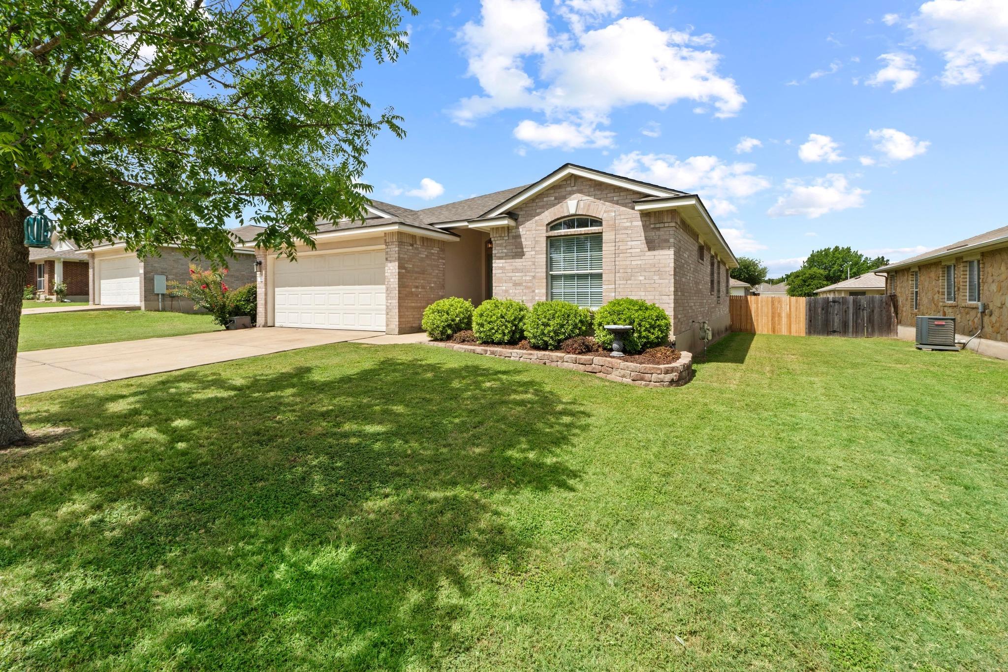 1111 Whitley DR