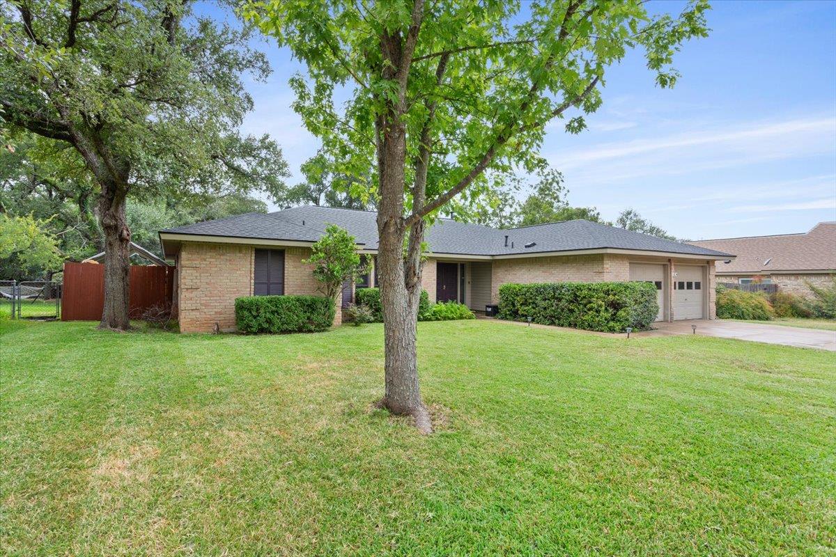 2100 Oakridge DR