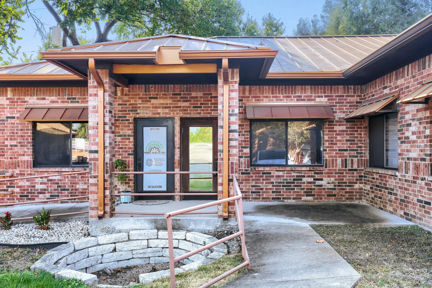 821 Grand Avenue PKWY 301