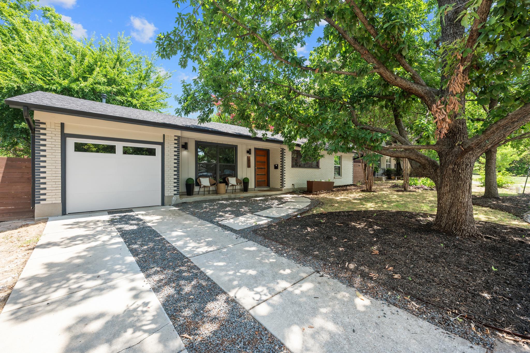 2611 East Side DR