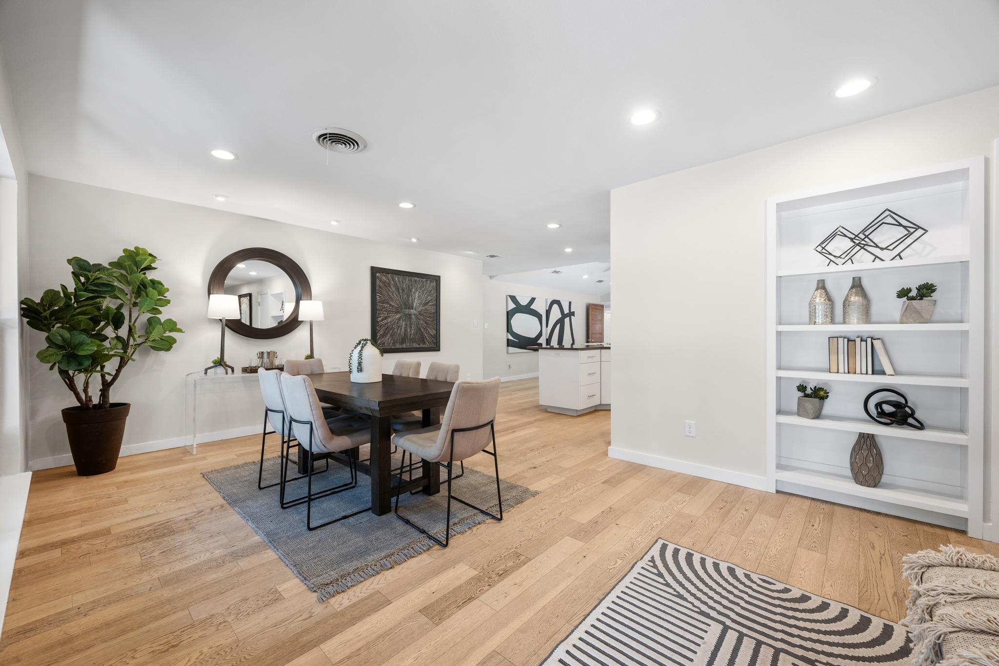 2611 East Side DR