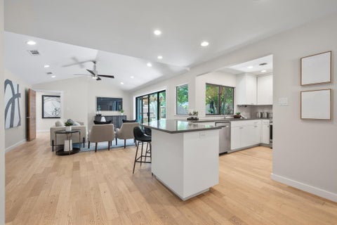 Photo of 2611 East Side DR, Austin, TX 78704 (MLS # 1278527)