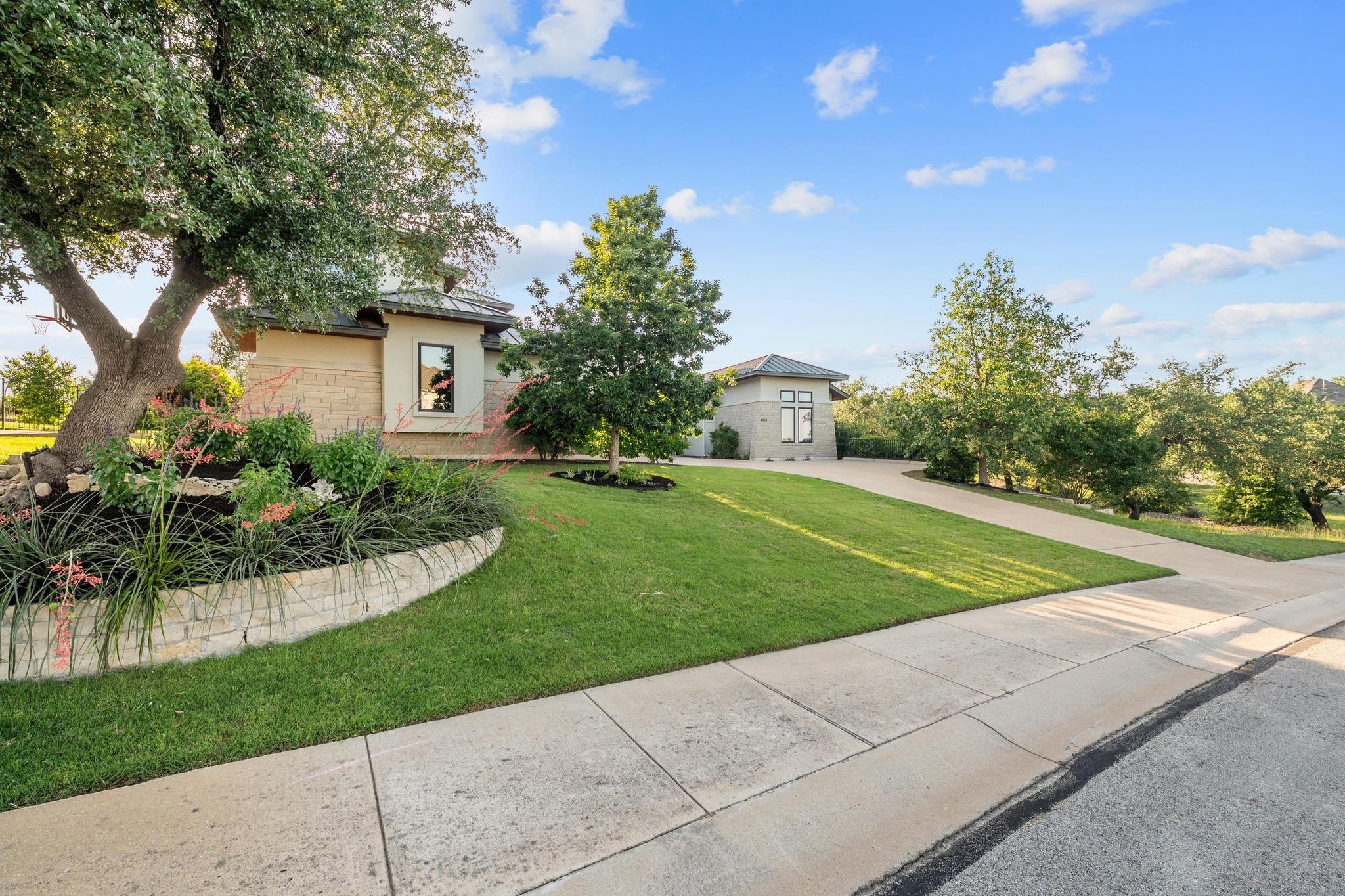 4004 Sugarloaf DR