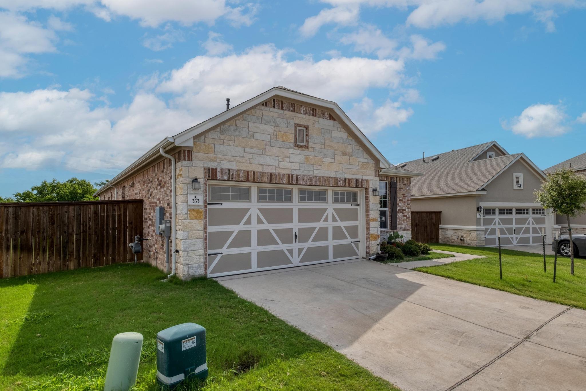 333 Fort William ST 23