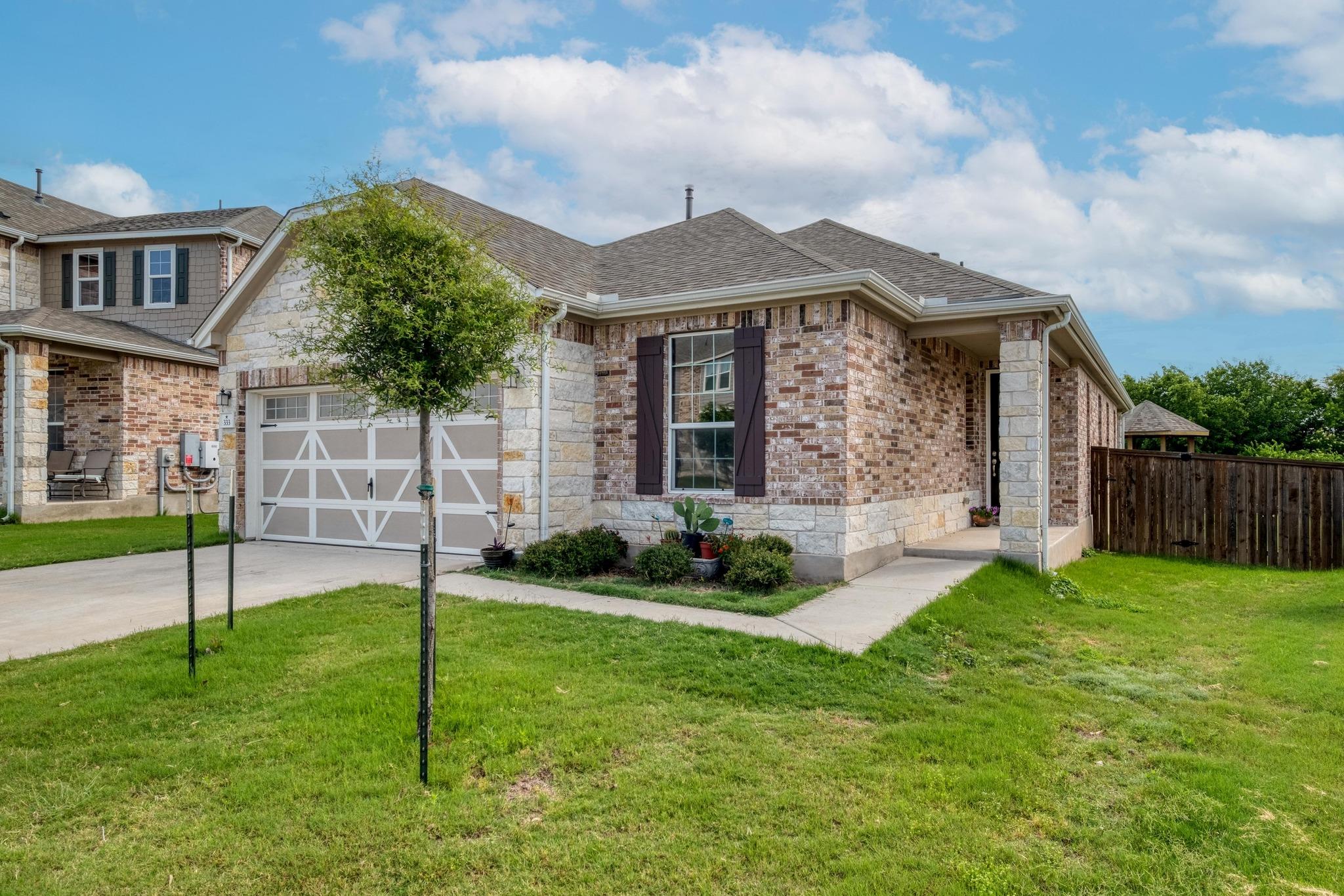 333 Fort William ST 23