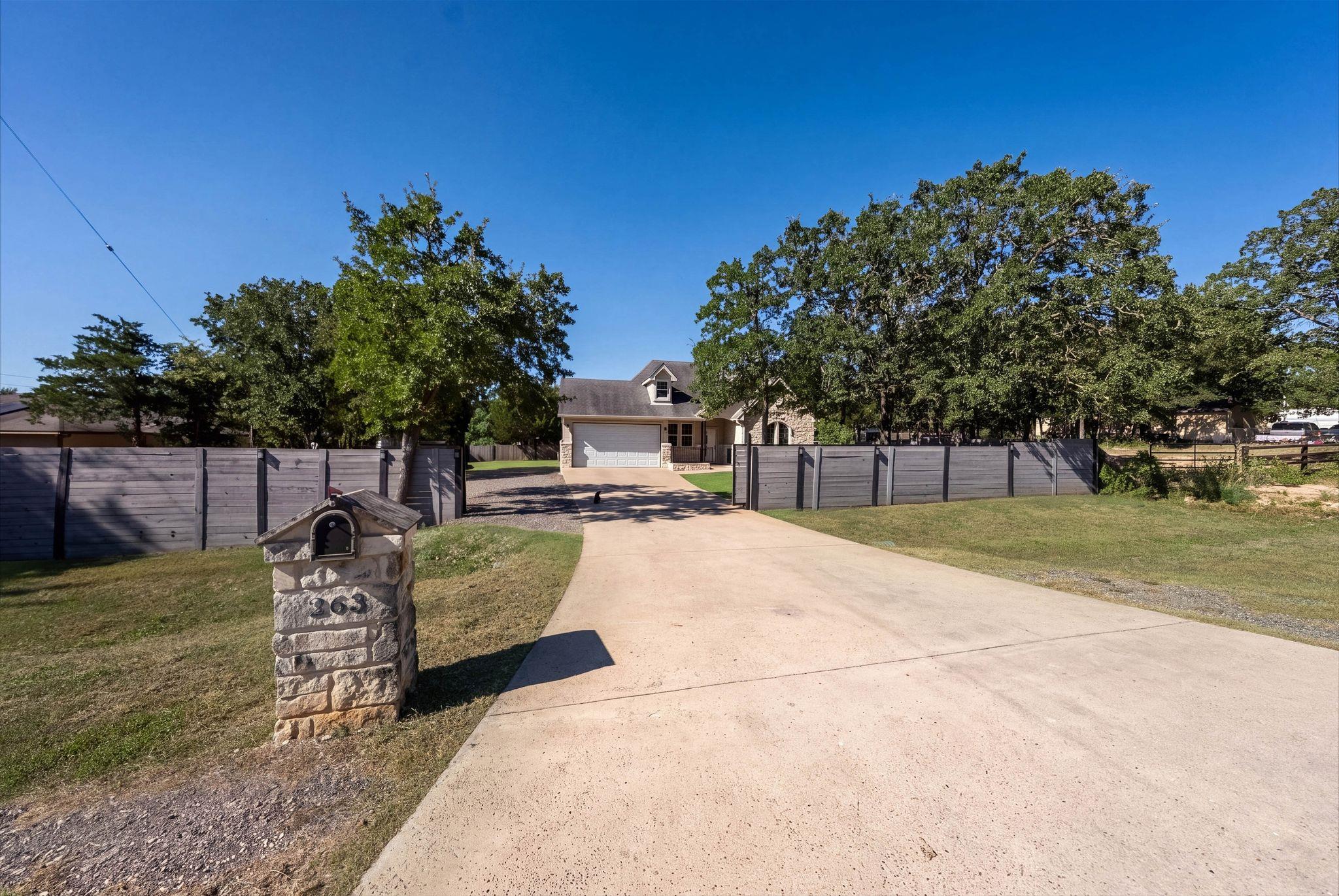 263 Indian Oak DR