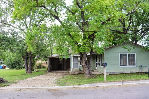 Photo of 803 Third ST, Lockhart, TX 78644 (MLS # 6522170)