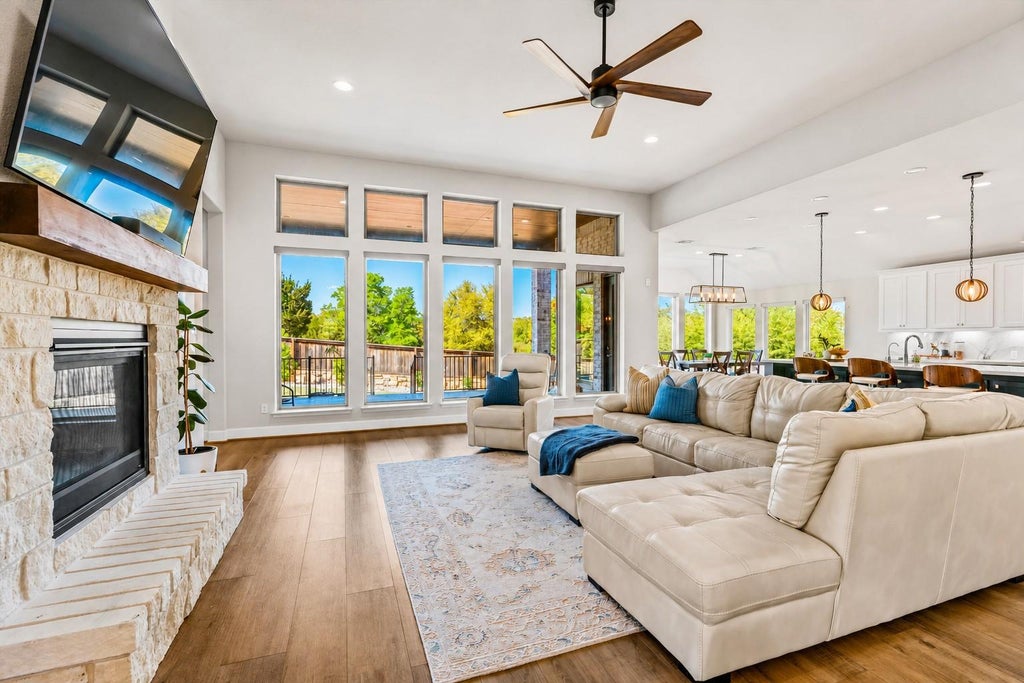 Photo of 101 Pienza DR, Georgetown, TX 78628 (MLS # 3598631)