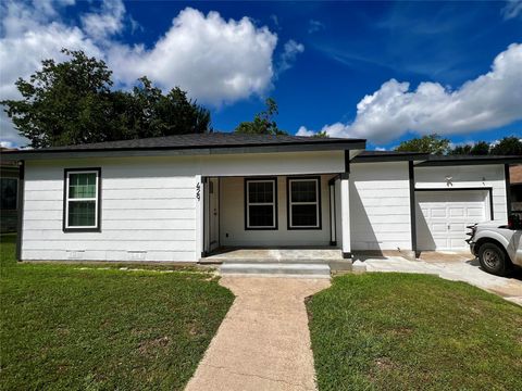 Photo of 429 Green ST, Rockdale, TX 76567 (MLS # 3393491)