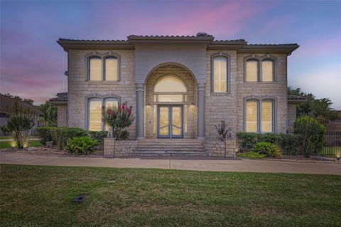 29 Tiburon DR The Hills TX 78738