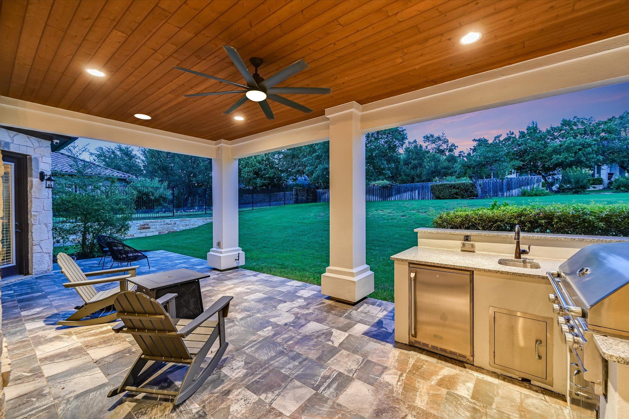 804 Rough Hollow DR
