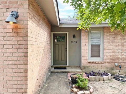 Photo of 1209 Turtle Creek BLVD, Austin, TX 78745 (MLS # 6435519)