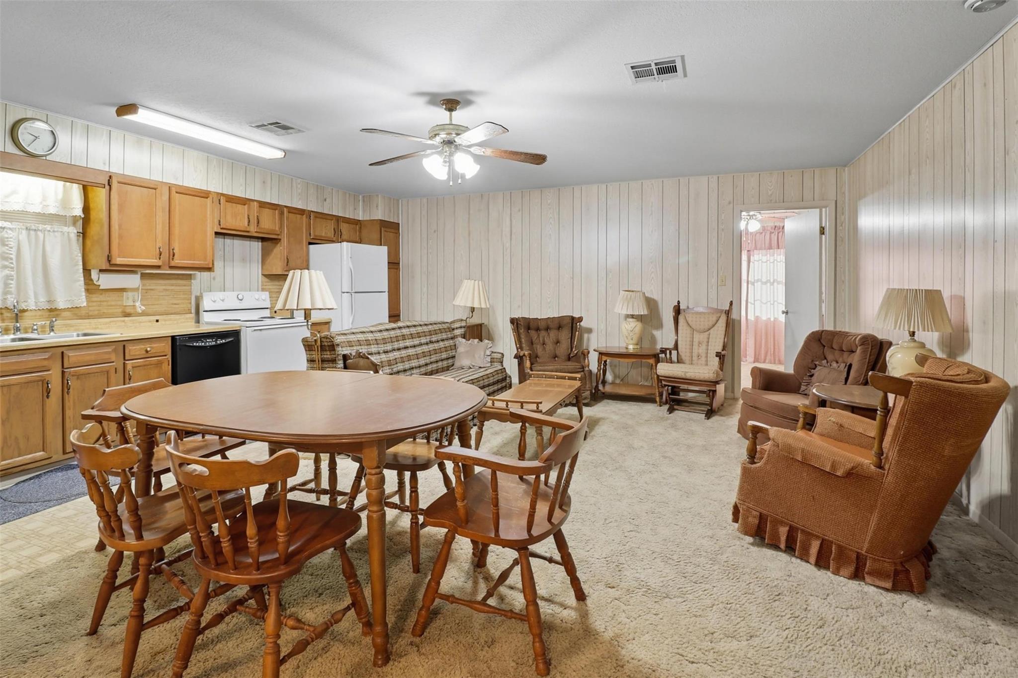 601 E Lakeshore LOOP