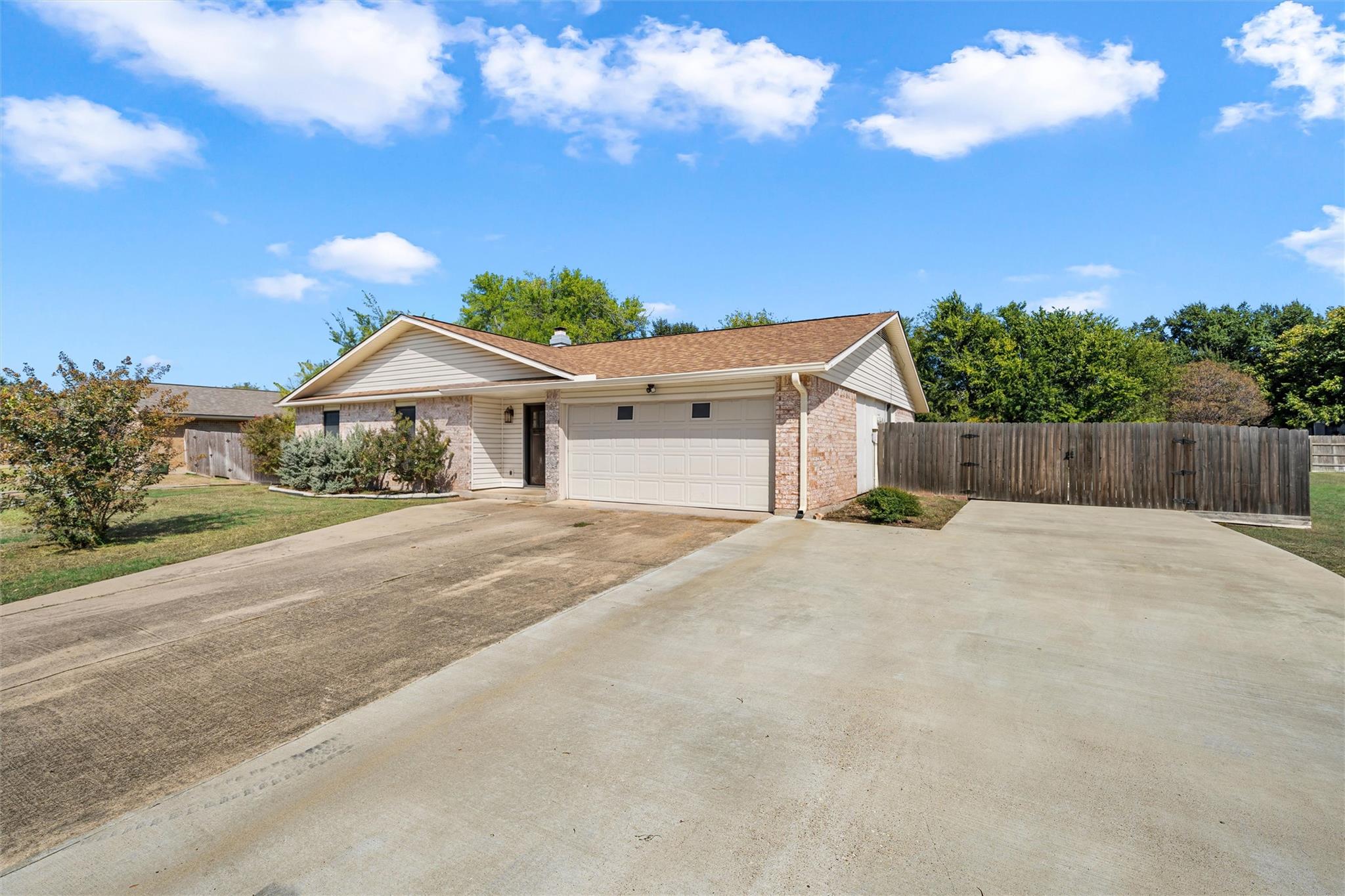2110 Carnation LN