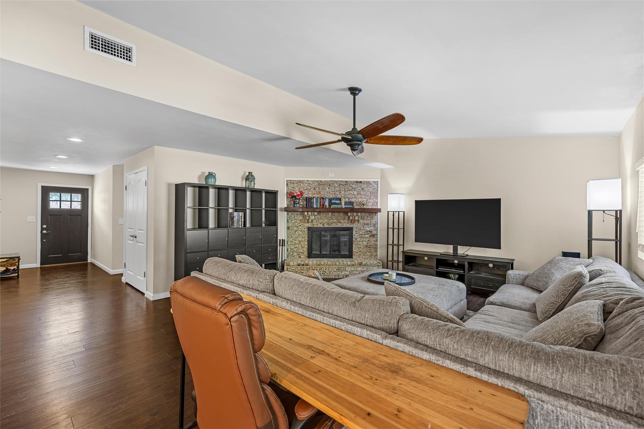 2110 Carnation LN