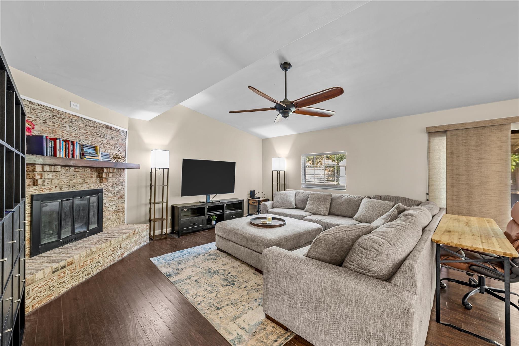 2110 Carnation LN