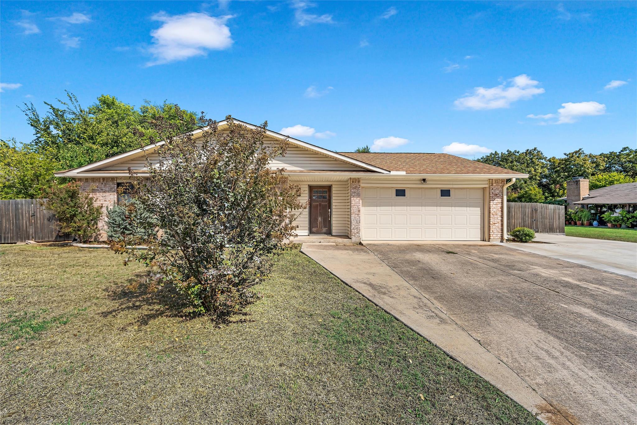 2110 Carnation LN