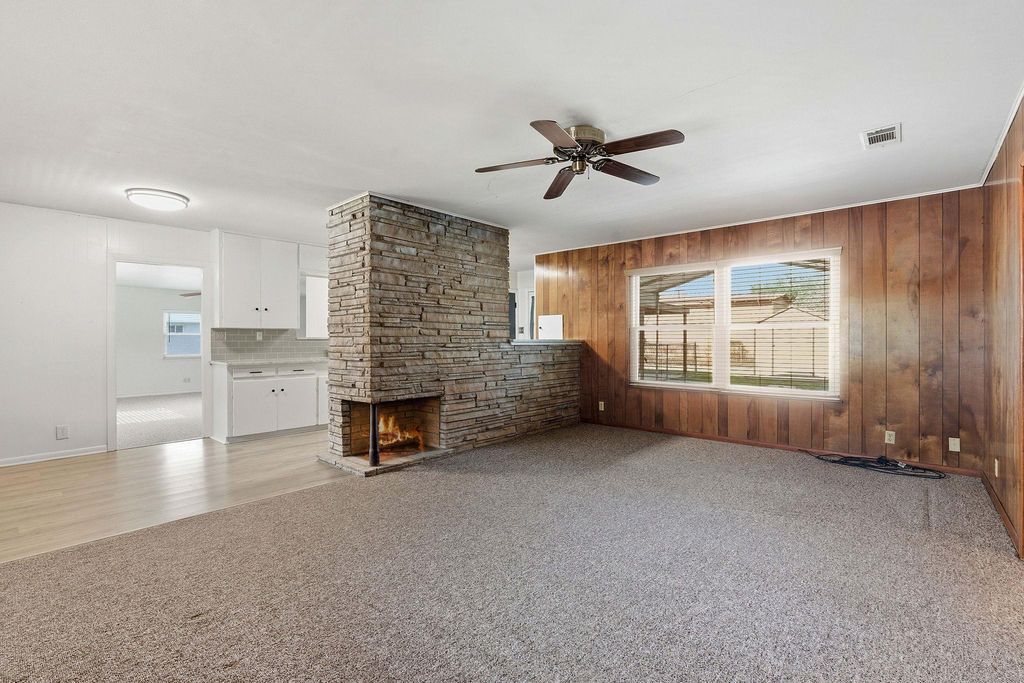 Photo of 811 Nixon ST, Lockhart, TX 78644 (MLS # 9735634)