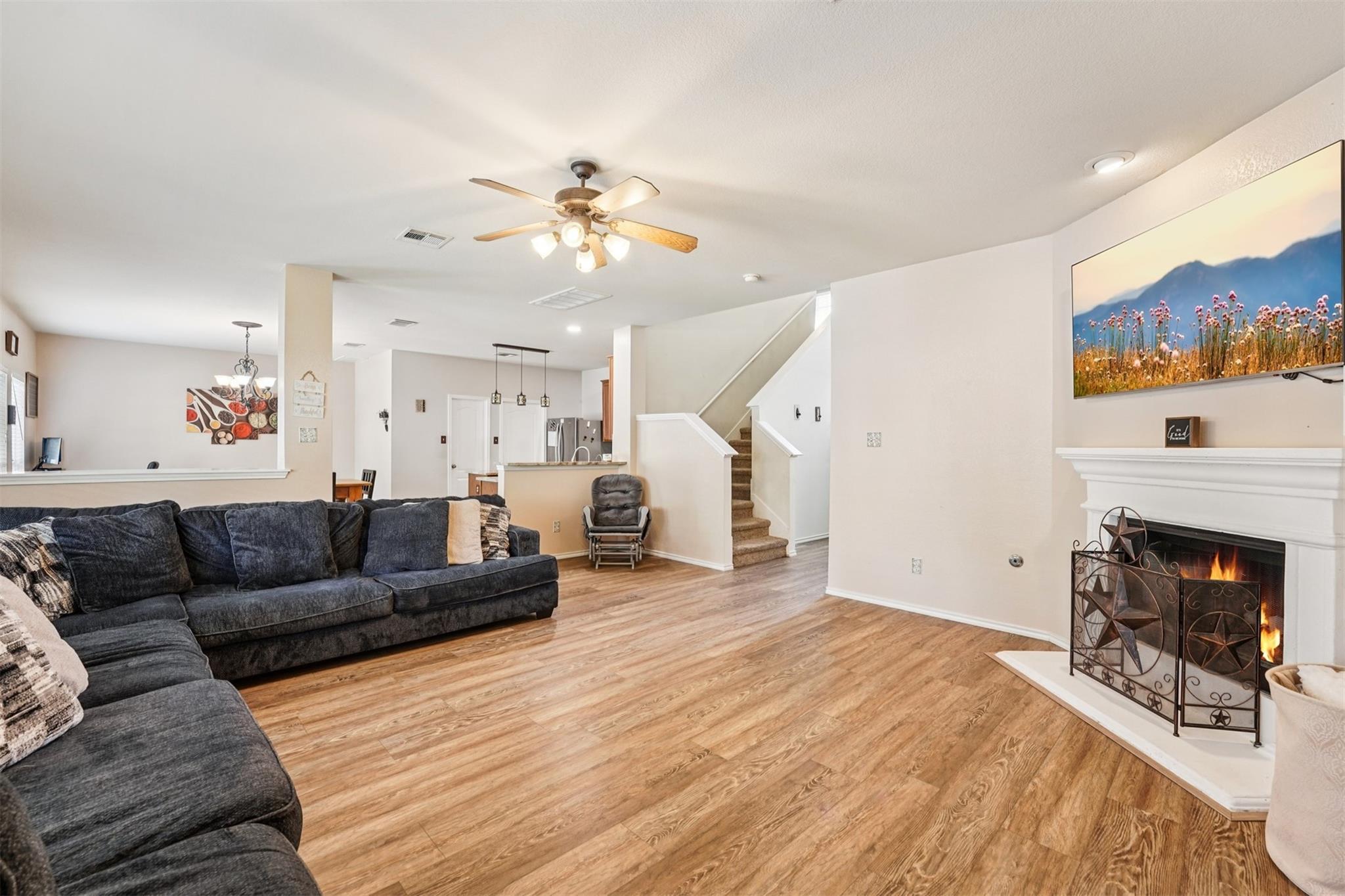 2114 Rachel LN