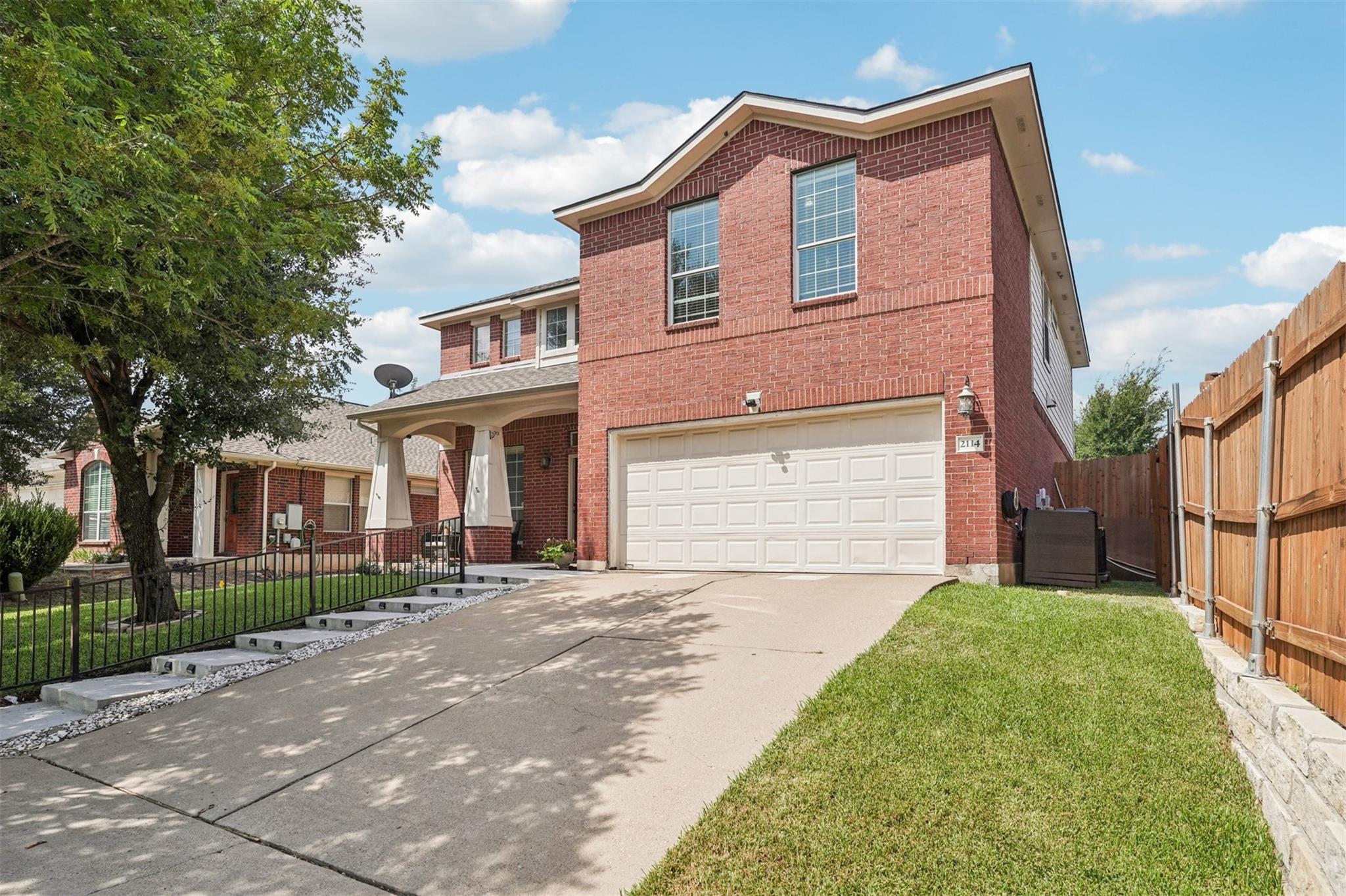 2114 Rachel LN