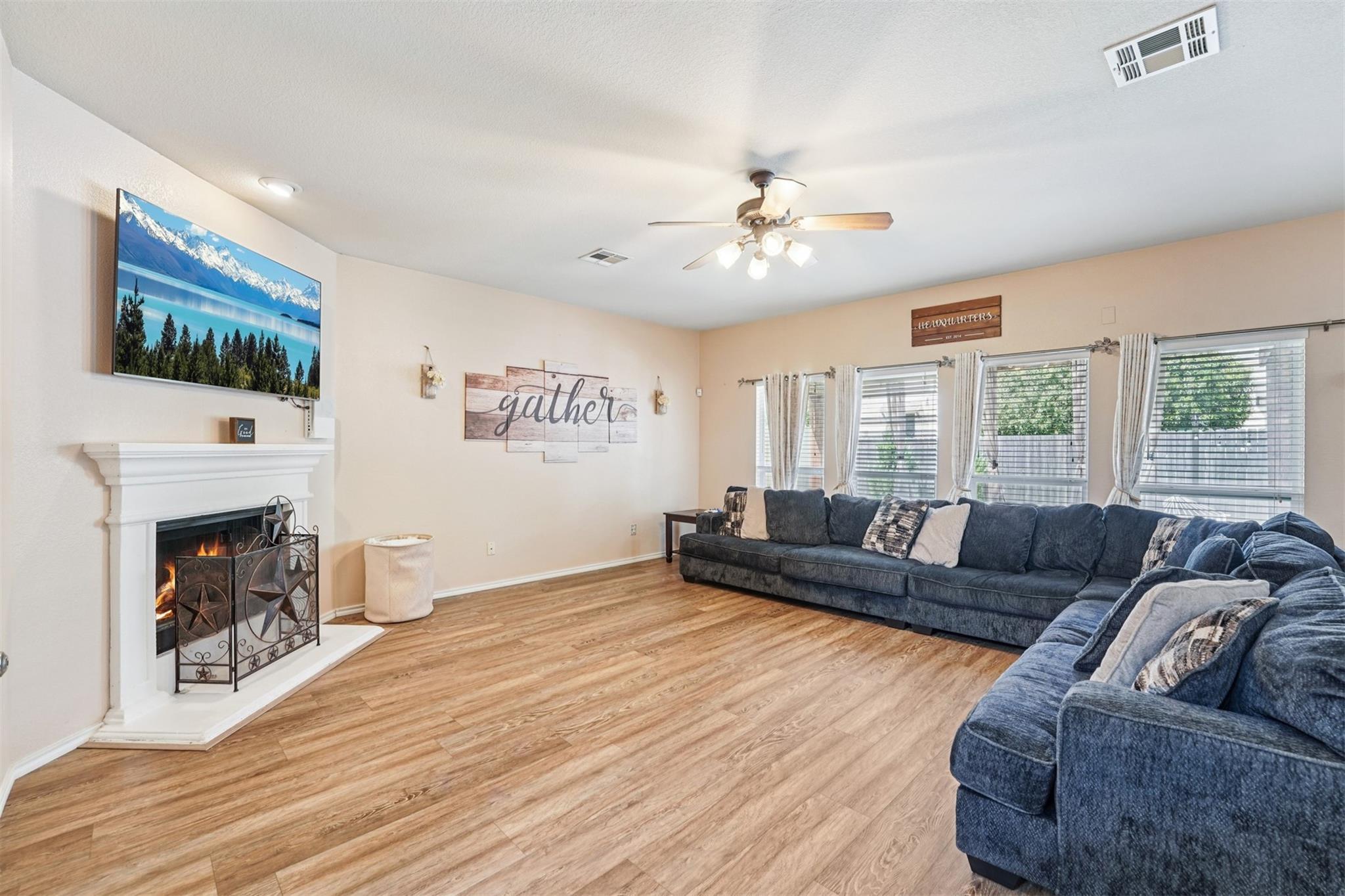 2114 Rachel LN