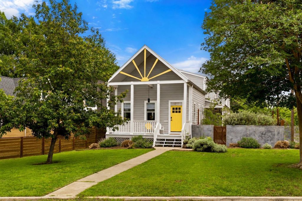 Photo of 1711 Kenwood Ave, Austin, TX 78704 (MLS # 6091587)
