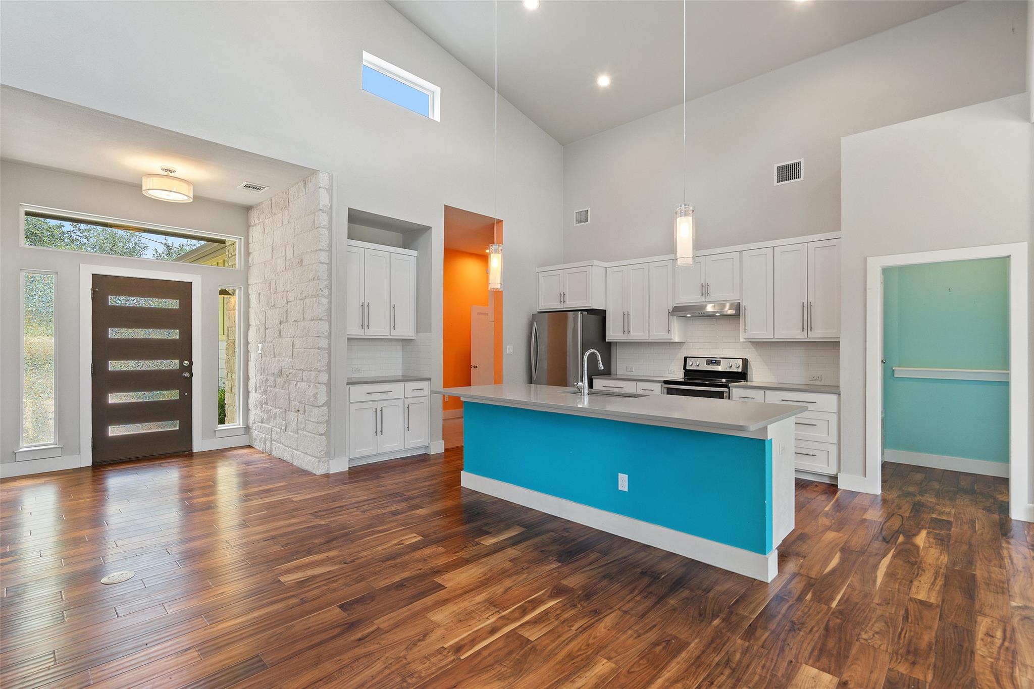 17213 Oak Cliff CIR