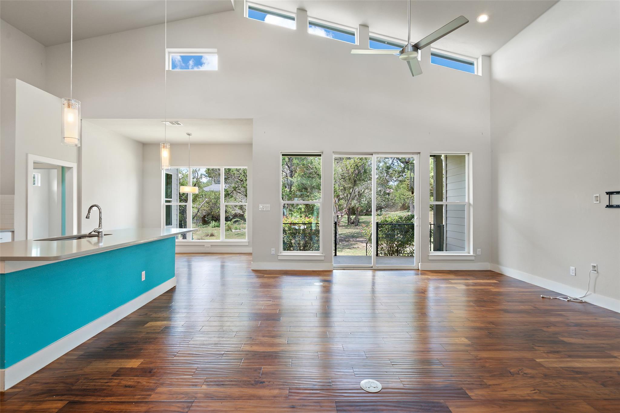 17213 Oak Cliff CIR