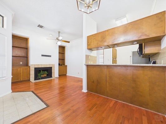 2802 NUECES ST APT 303, AUSTIN, TX 78705 - Image 63cbe3b8a5f8a37b7d4e351b84d17421/874322522