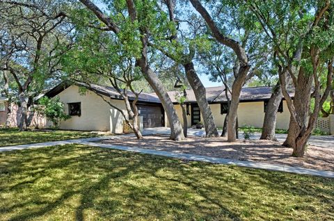 Photo of 922 Twin Oaks DR, New Braunfels, TX 78130 (MLS # 1178750)