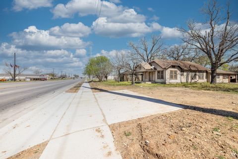 Photo of 1602 Water ST, Gonzales, TX 78629 (MLS # 8669775)