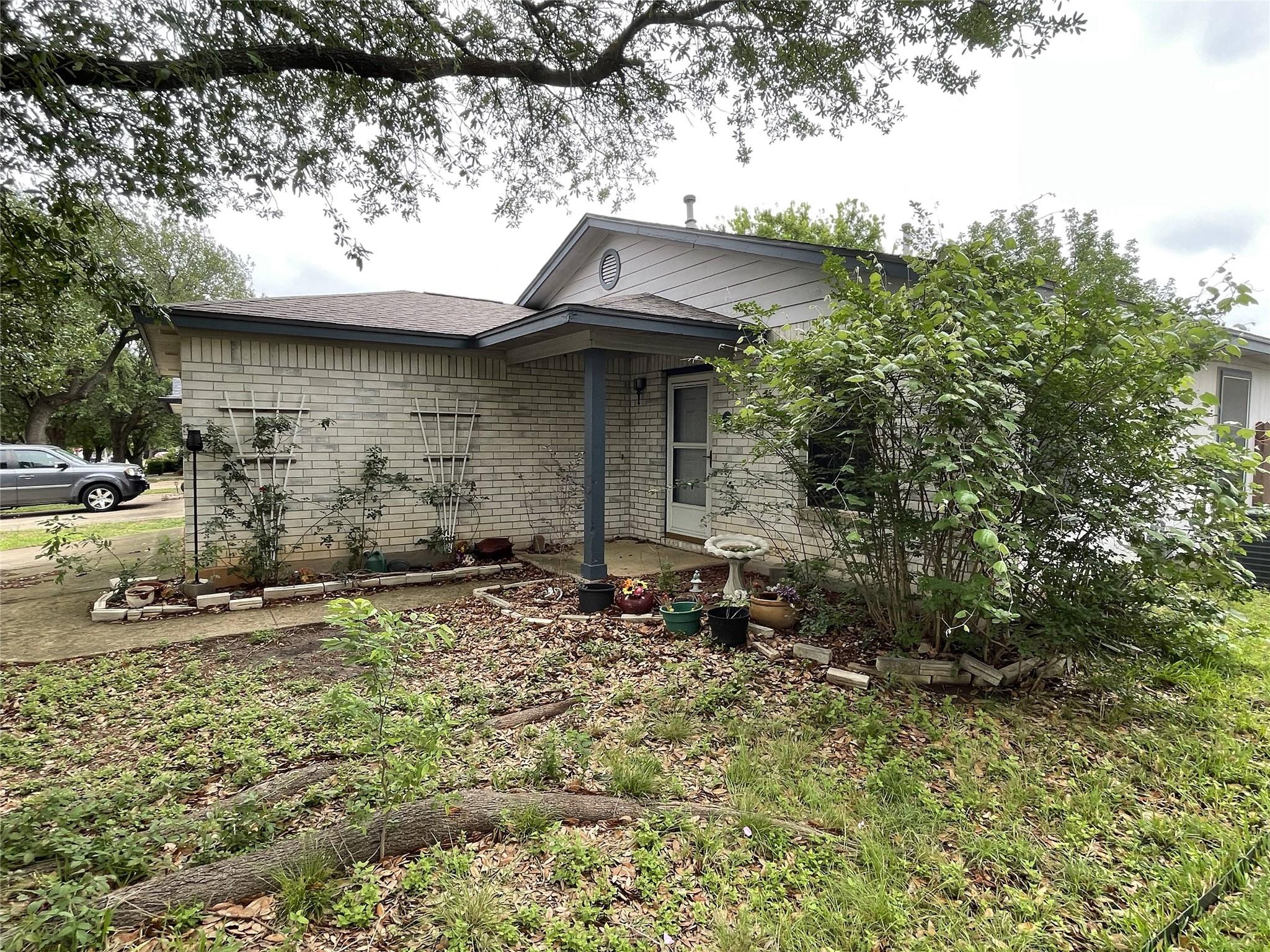 110 Brentwood DR