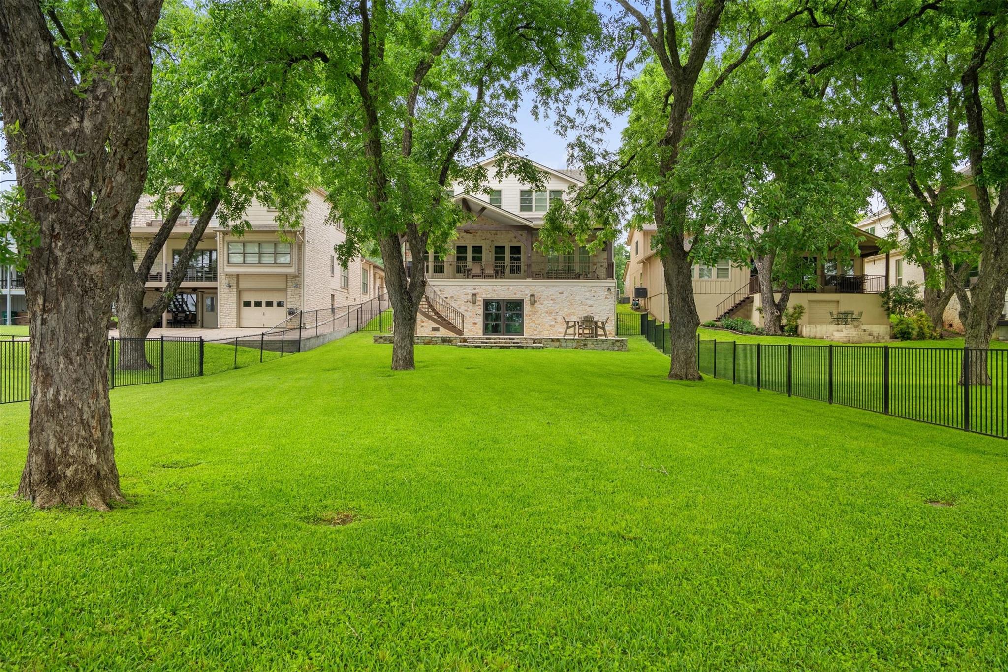 327 Meadowlakes DR