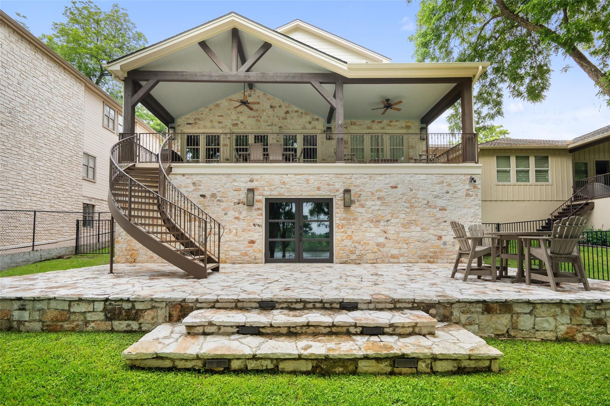 327 Meadowlakes DR