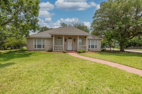302 Rather ST Gonzales TX 78629